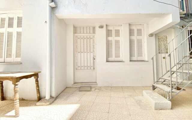 Quiet Flat With Outdoor Space in Central Athens