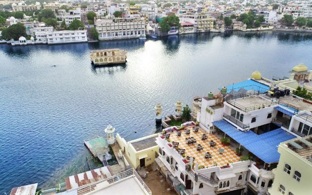 Hotal Devraj Niwas on Lake Pichola Udaipur