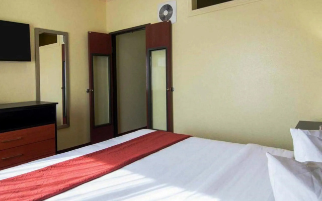 Quality Suites Houston IAH Airport - Beltway 8