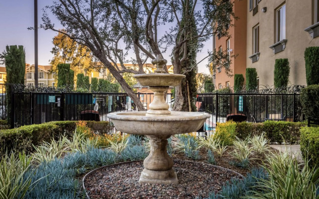 Ayres Hotel Seal Beach - Cypress