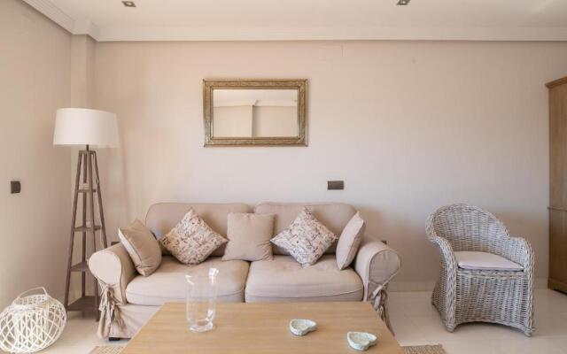 2193-Modern Apt with Terrace And Seaview