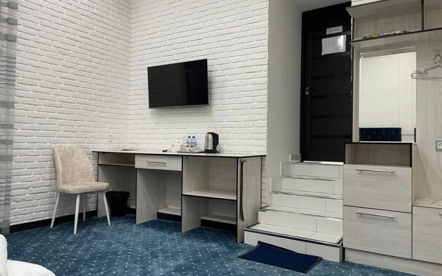 Lola Hotel