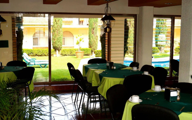 Hotel & Suites Villa del Sol