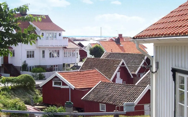 2 Person Holiday Home in Kungshamn-by Traum