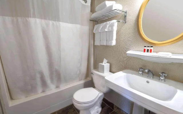 Ramada Limited Vancouver Downtown