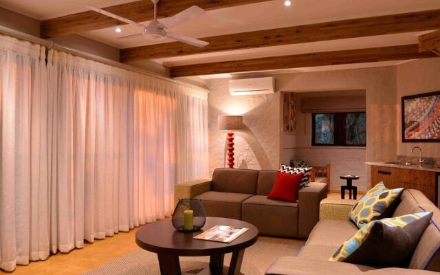 Victoria Falls Safari Suites