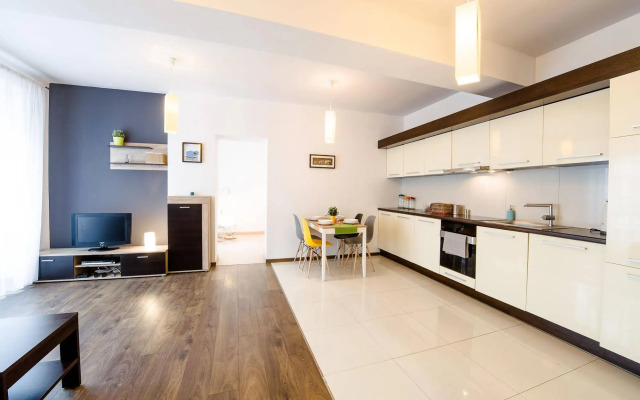 FriendHouse Apartments – Old City