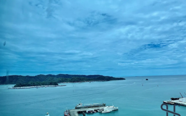 Homesuite' Home at Jesselton Quay
