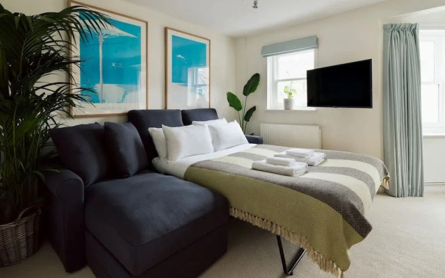 Colourful House 3 Bed Apt - Notting Hill