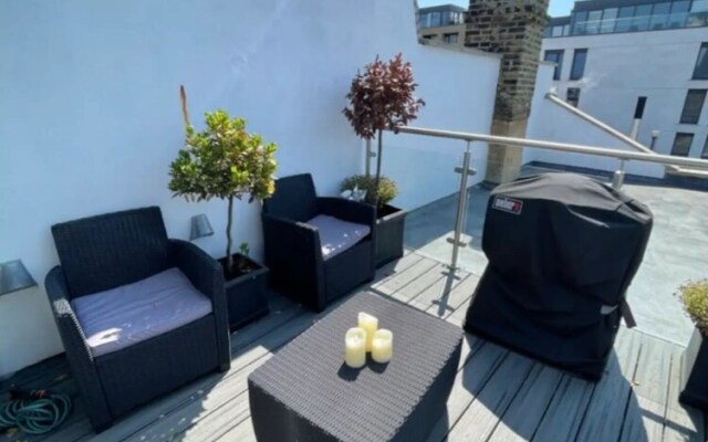 Stylish & Bright 3BD Flat With Balcony - Fulham