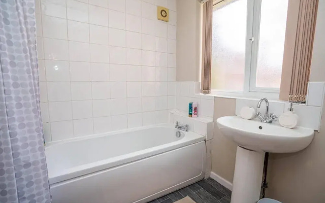 Charming 4-bed House in Nottingham Sleeps 7