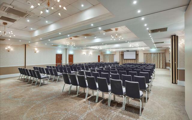 Hilton St Anne's Manor, Bracknell