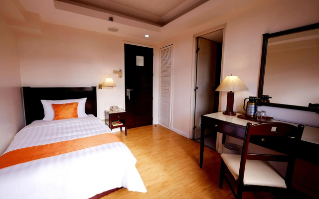 Harbor Town Hotel