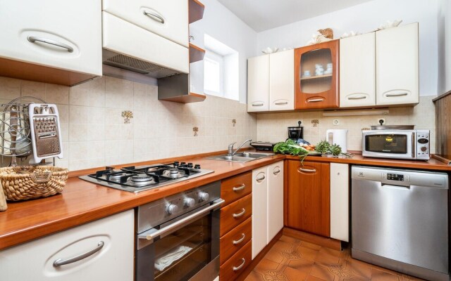 Stunning Home in Trsteno With Wifi and 2 Bedrooms