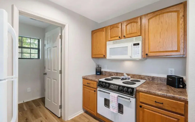 Branson Cozy Bungalow in Premier Location!