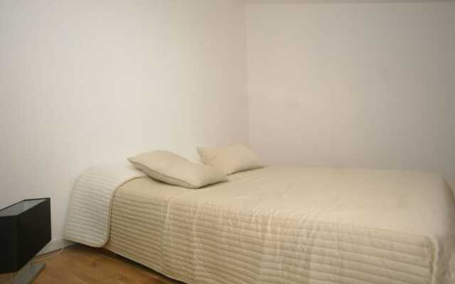 Spacious Villa in Toulon with Private Pool