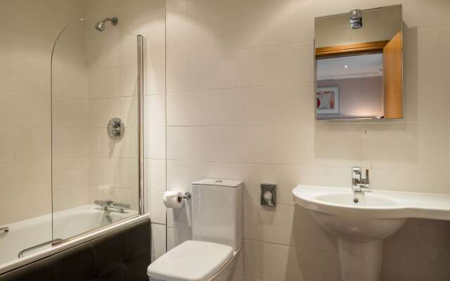 Carlton Hotel