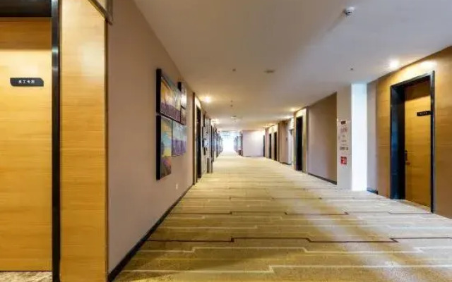 LiveCool-Hotel (GuiYangDongZhangYunYanWanDaGuangChangDian)