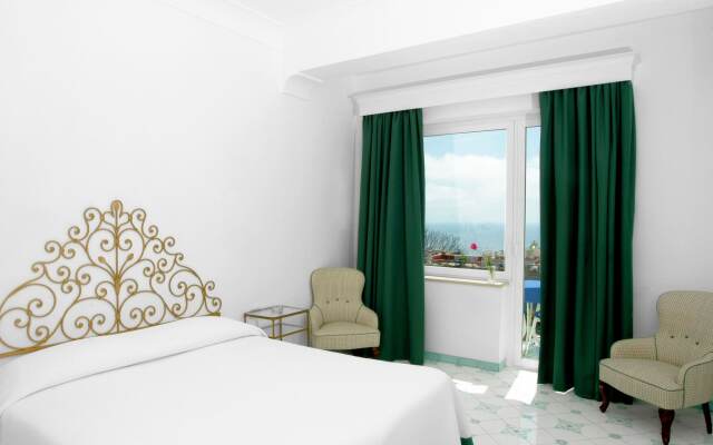 Pazziella Garden & Suites
