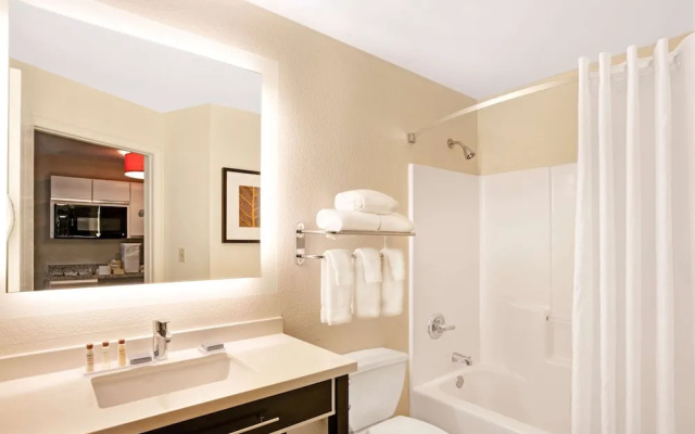 Candlewood Suites Detroit