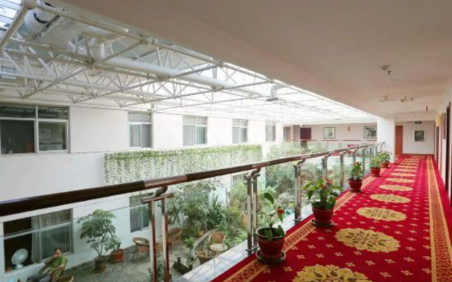 Dongying Garden Hotel (Lanzhou University Railway Station)