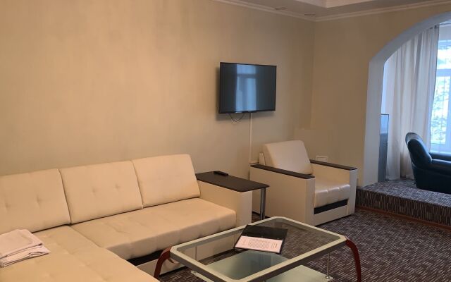 Kiya Hotel