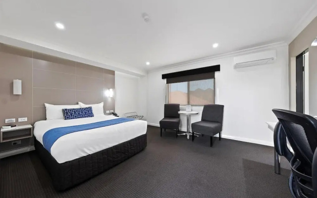 Bluegum Dubbo by Travellers