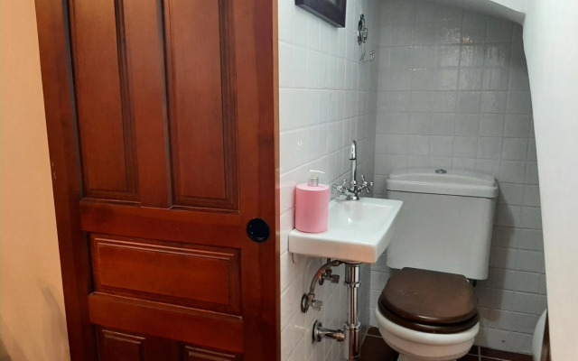 Casa con patio y chimenea en Piedralaves