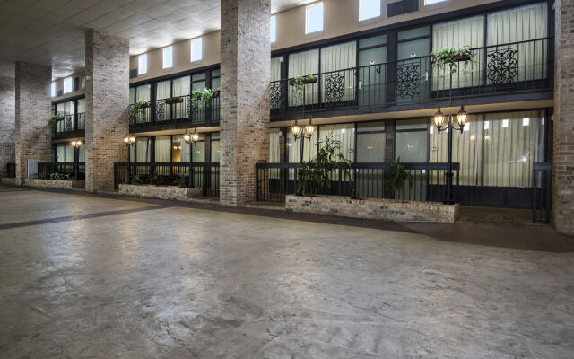 Rodeway Inn & Suites and Conference Center