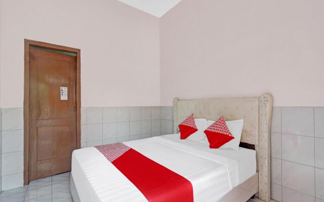 OYO 90446 Hotel Pajang Indah