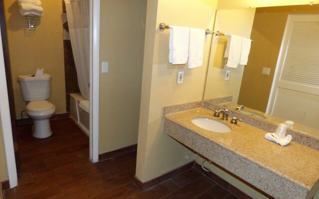 Economy Inn & Suites