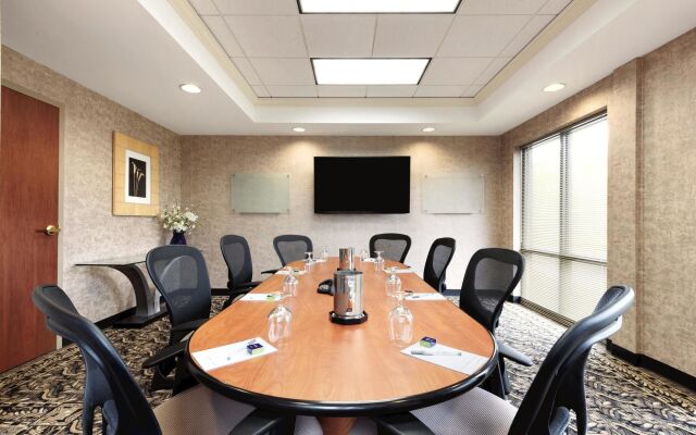 Hampton Inn & Suites Kansas City-Country Club Plaza