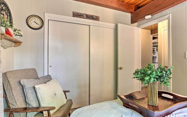 Welcoming Poconos Retreat w/ Deck & Pool Access