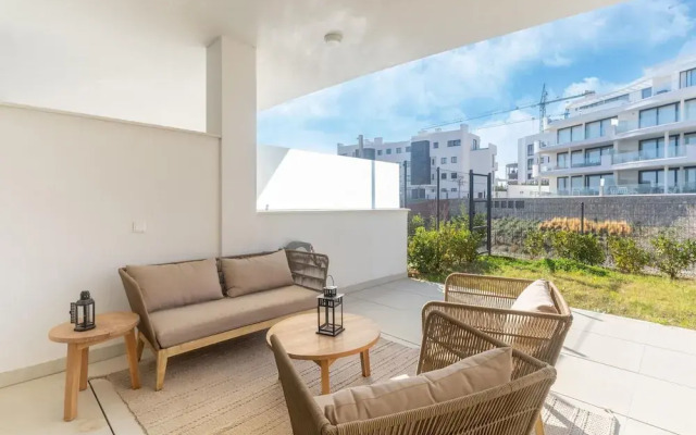 Nice Apartment With Private Garden, Pool