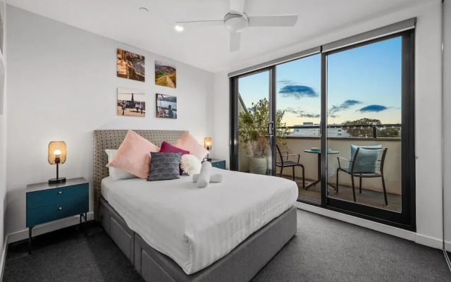 StayCentral - East Brunswick Penthouse with Study