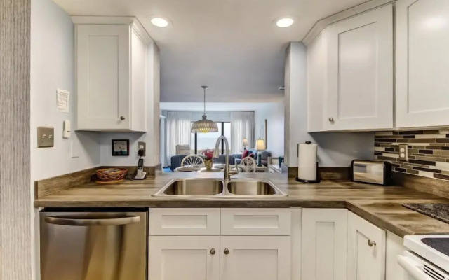 C114-amelia-surf-and-racquet