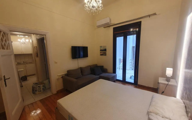 John's Athenian Beauty 45m2 , Metro 7' (Adults Only)