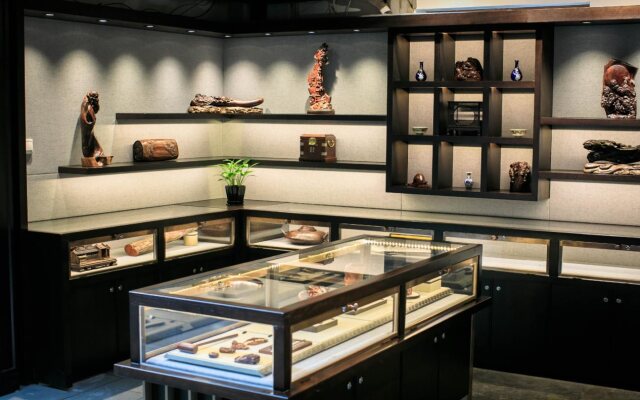 Shichahai Sandalwood Boutique Hotel