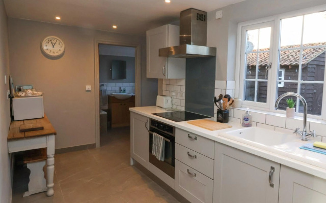 2 Greensleeves, Benhall