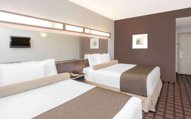 Microtel Inn & Suites by Wyndham Quincy Downtown/River Area