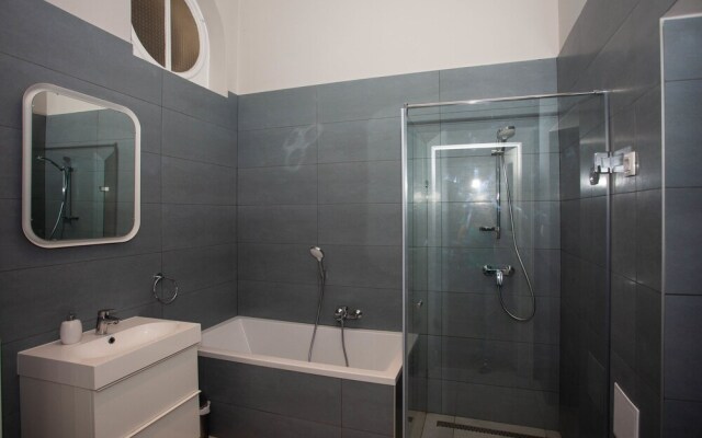 RiverView CityCenter Apartment