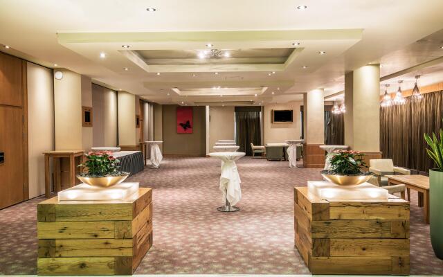 Crowne Plaza Dublin Airport by IHG