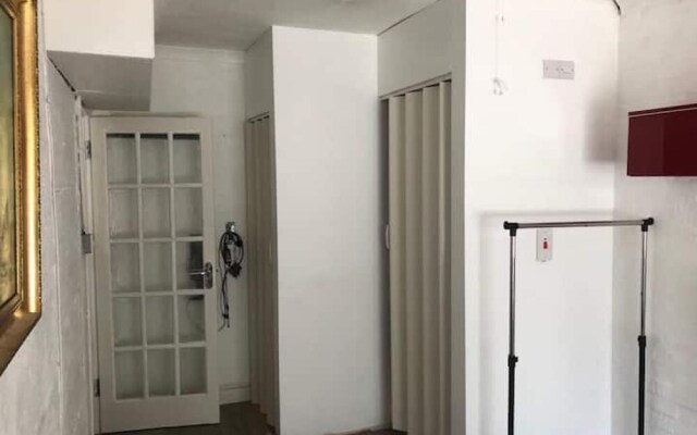 Inviting 5-bed House in London