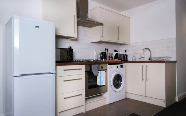 Short Stay Bristol - Mina B Apartment
