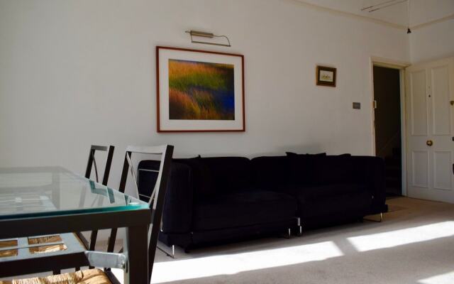 1 Bedroom Townhouse Apartment in Notting Hill