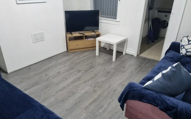 Lovely 2-bed House in Smethwick, Birmingham tn