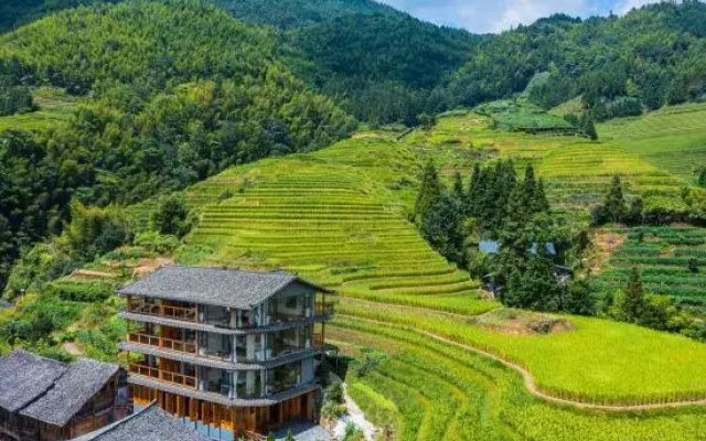 Longji West Window Moon Homestay (Jiulong Wuhu Observation Deck)