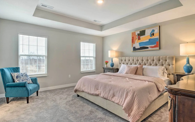 Modern & Spacious Family Home w/ Pool Access!