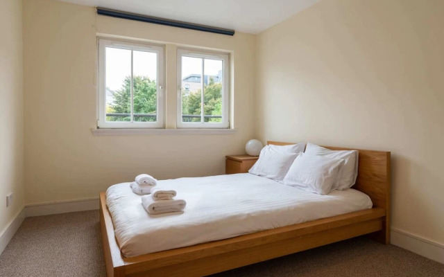 Homely 2 Bedroom Flat Close to Central Edinburgh