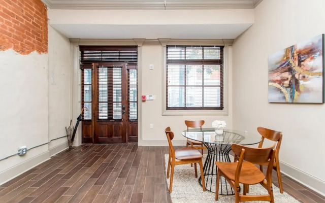 Spacious Sazerac Sanctuary